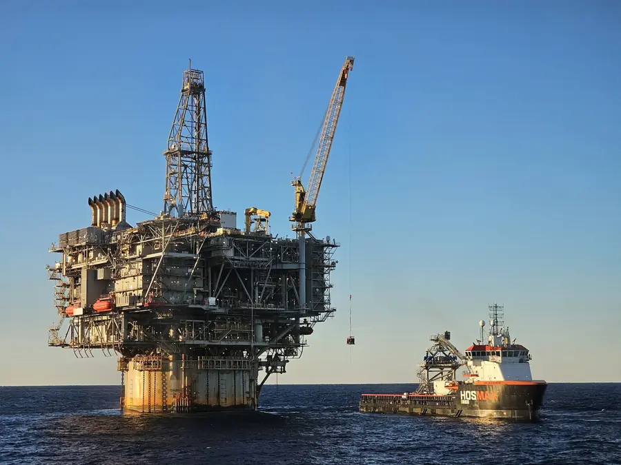Offshore platform with a crew transfer vessel