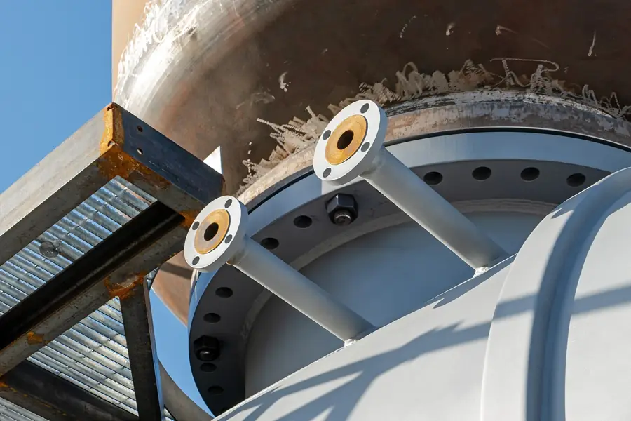 Pressure vessel nozzles and flanges